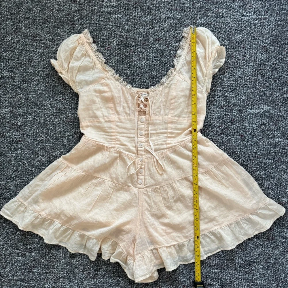 Babydoll Coquette Feminine Soft girl Urban Outfitters Peach Lace Romper Size XS - Picture 2 of 8